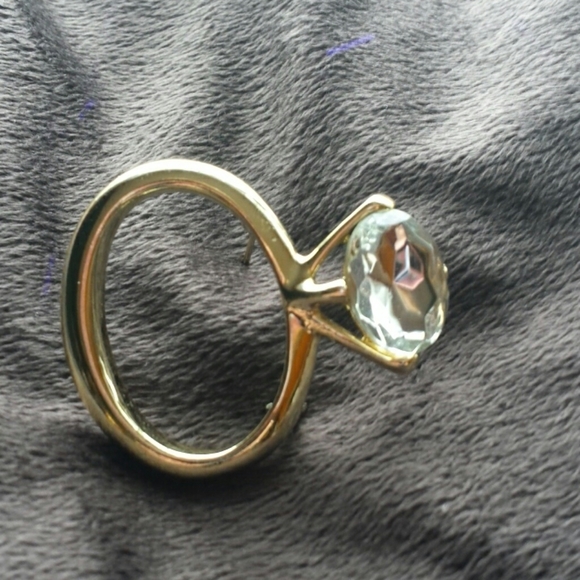 NA Jewelry - Brooch/pin bling diamond ring gold & adoreable!